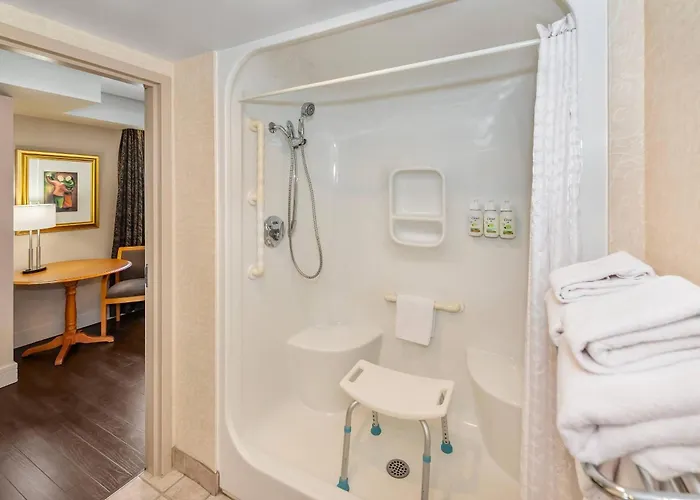 Grand Hotel & Conference Centre Calgary Airport, An Ascend Collection Hotel